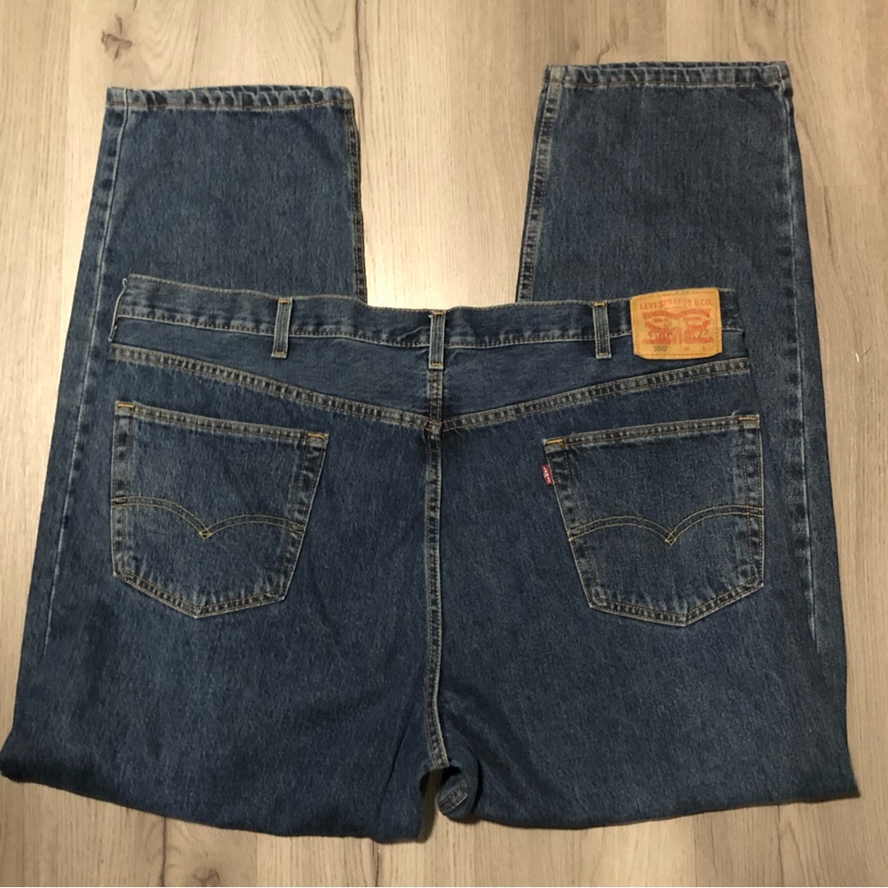 Levi 550 Denim Jeans Mens Reg Fit 48 x 32 Blue Dark Wash - Picture 3 of 5